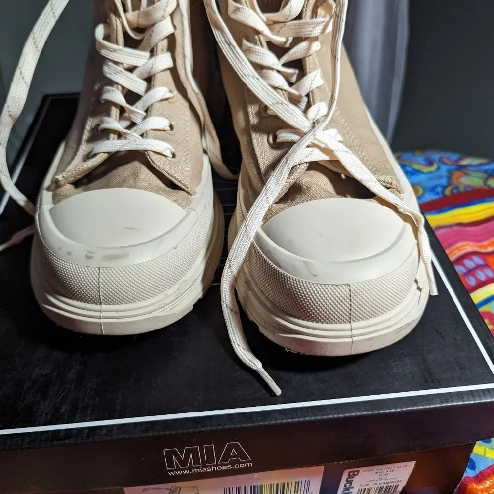 Mia Tan and white lace up Side Zip Boots size 9 - Picture 1 of 7
